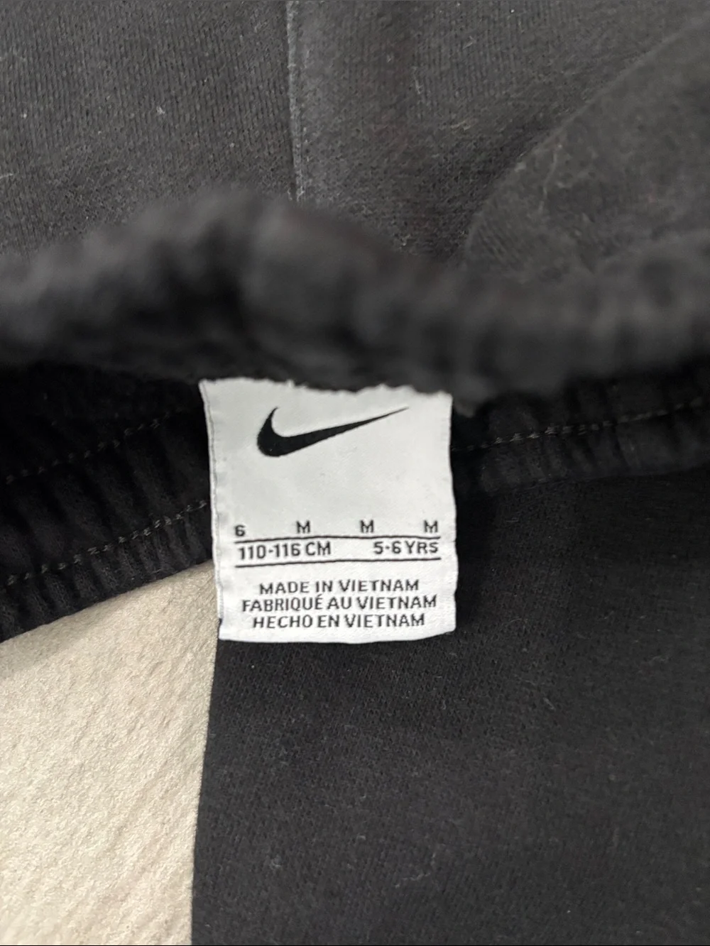 Nike Kids Black Jogger Sweatpants with Subtle Swoosh size 6